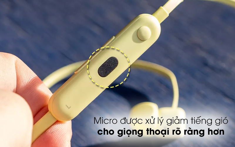 Tai nghe Bluetooth Beats Flex MYMC2/ MYMD2 - Micro được xử lý giảm tiếng gió cho giọng thoại rõ ràng hơn